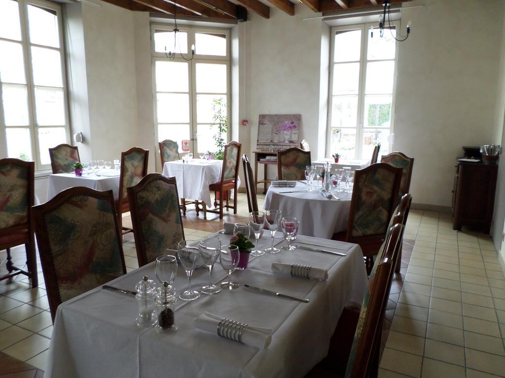 Le Relais De La Caleche Hotel Saint-Denis-dʼAnjou Zewnętrze zdjęcie