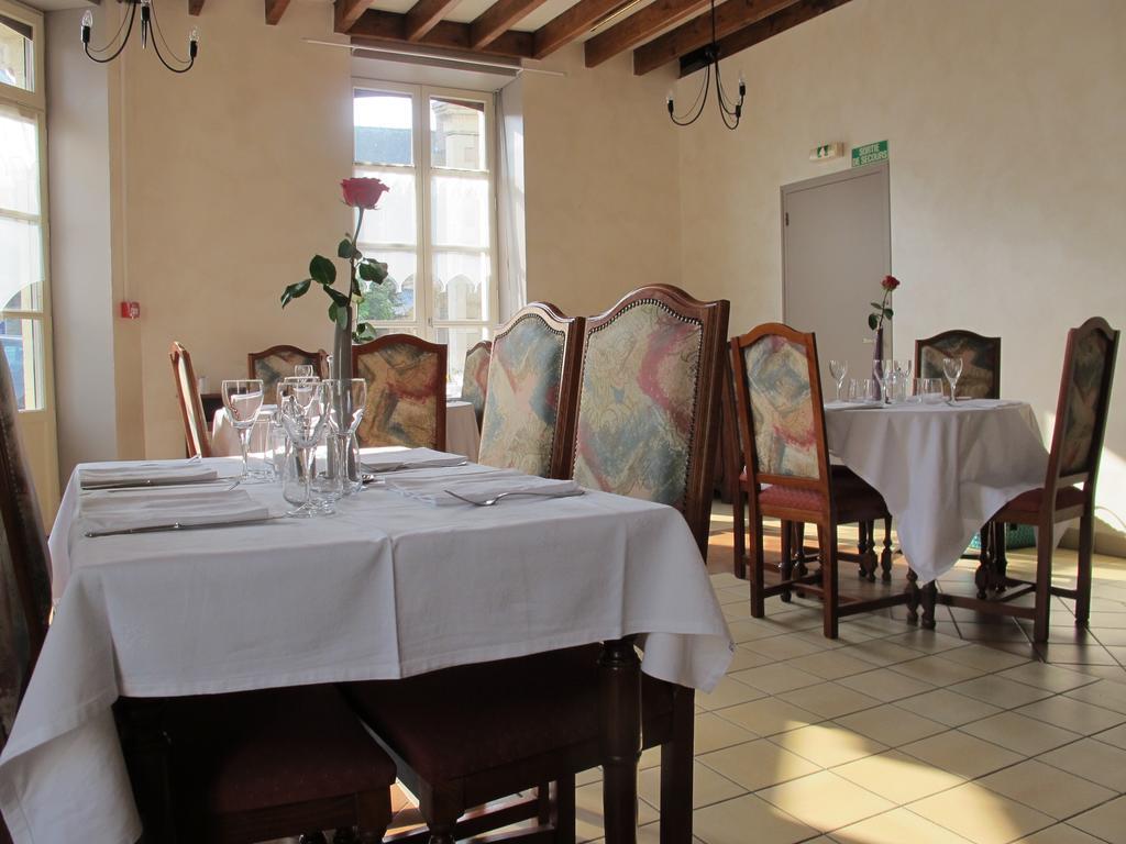 Le Relais De La Caleche Hotel Saint-Denis-dʼAnjou Zewnętrze zdjęcie
